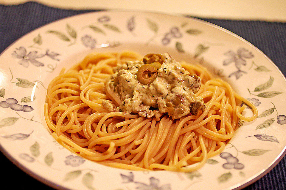 Spaghetti mit Oliven-Sauce