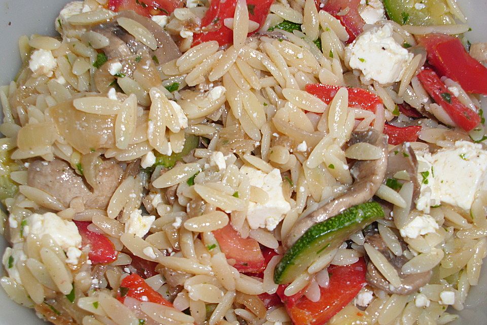 Griechischer Reisnudelsalat