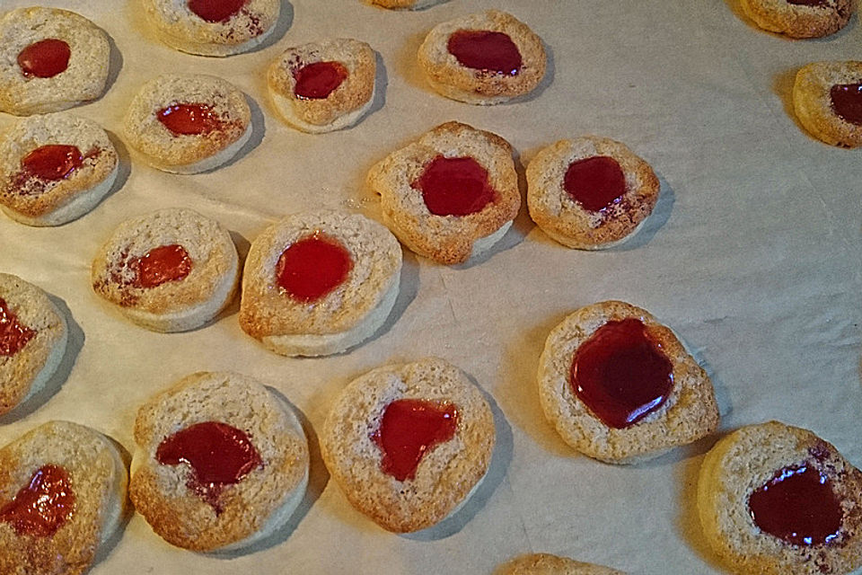 Ochsenaugen mit Marzipan