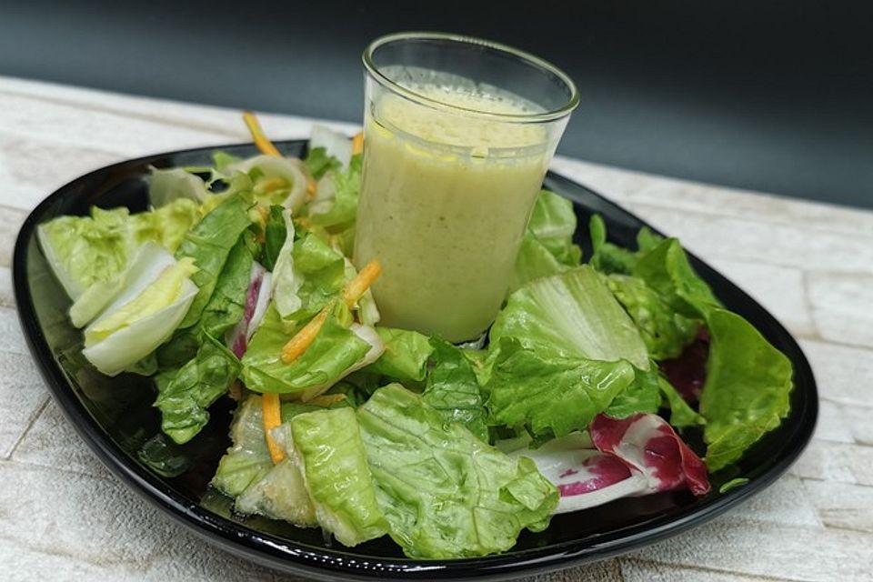 Mildes Sahne - Salatdressing