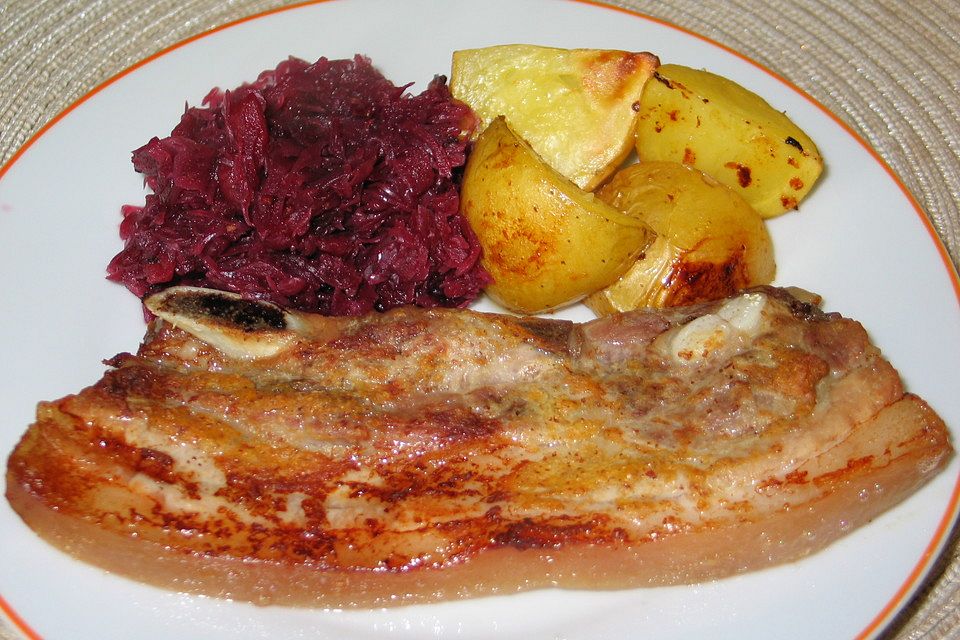 Schweinebauch auf Rotkohl