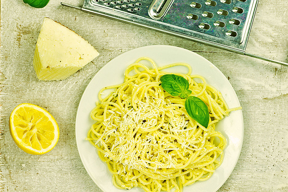 Spaghetti mit Zitronensauce