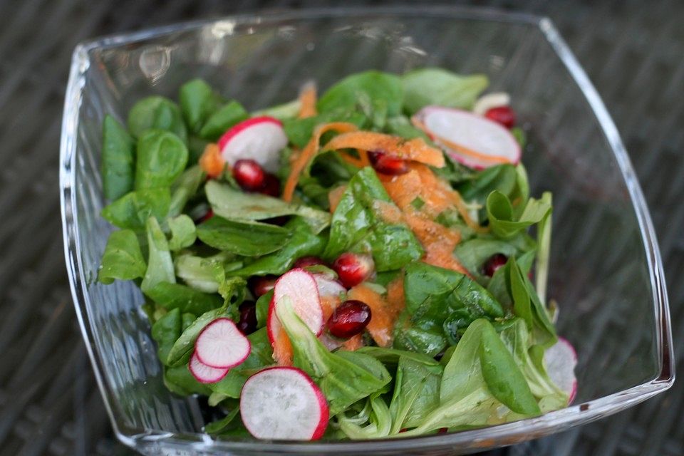 Feldsalat mit Granatapfel