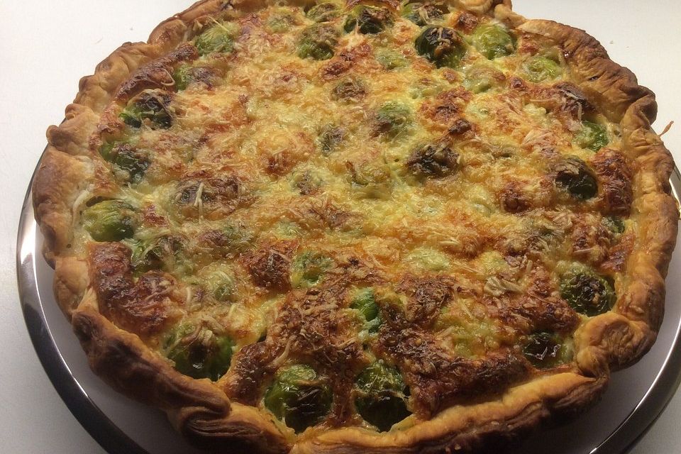 Rosenkohlquiche mit Pinienkernen