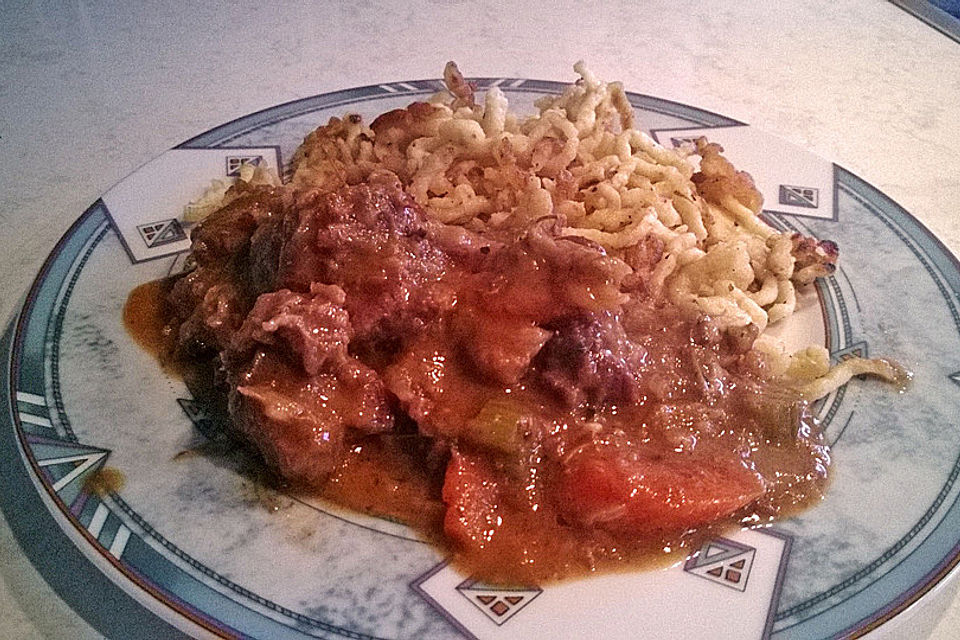 Wildgulasch mit Spätzle