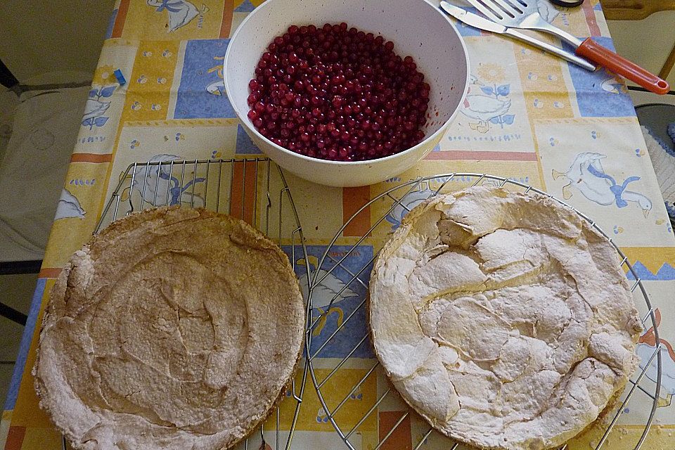 Johannisbeer - Baiser - Torte