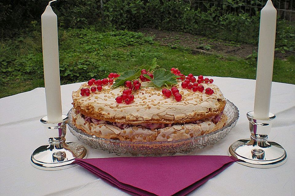 Johannisbeer - Baiser - Torte