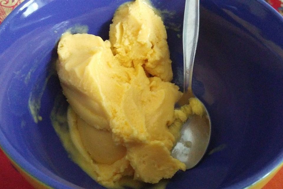 Erdbeer-Mango-Kokos Eis