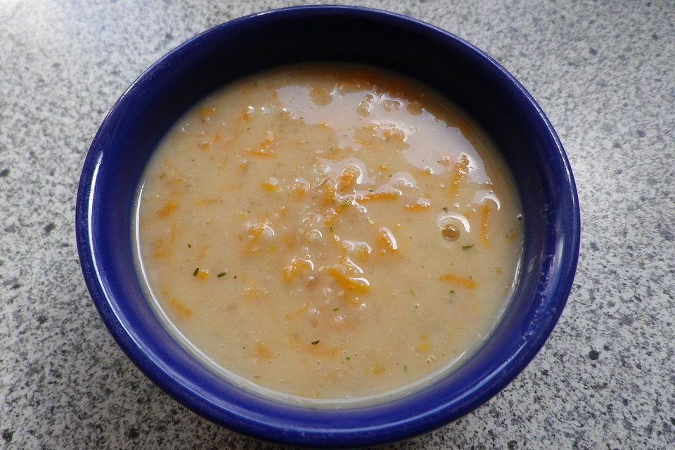 Dinkelsuppe mit Möhren