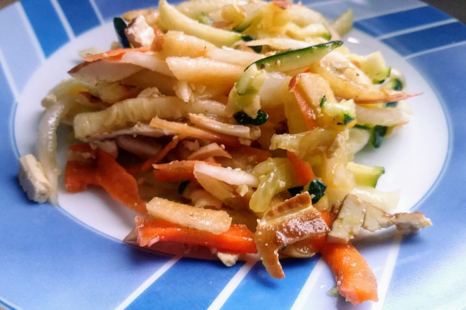 Bunter Rohkostsalat mit Räuchertofu