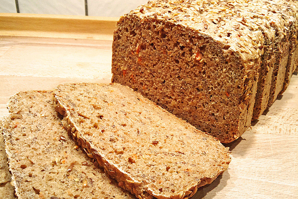 Saftiges Leinsam-Möhren-Vollkornbrot