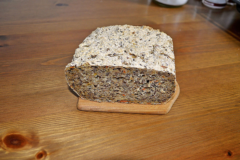 Saftiges Leinsam-Möhren-Vollkornbrot