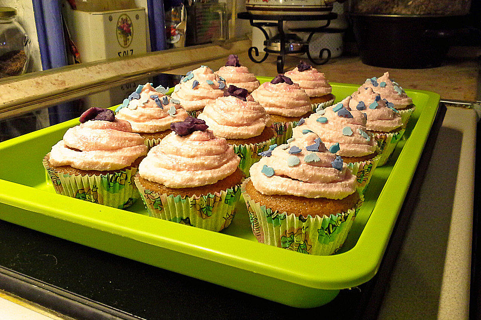 Cupcake mit Punchbuttercremetopping