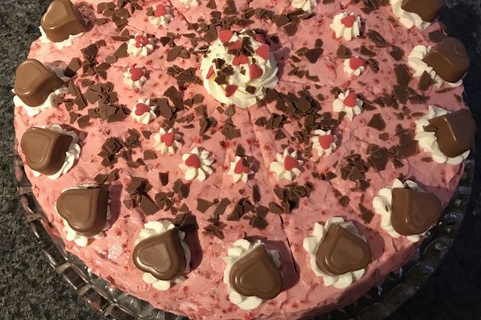 Himbeersahnetorte mit Biskuitboden