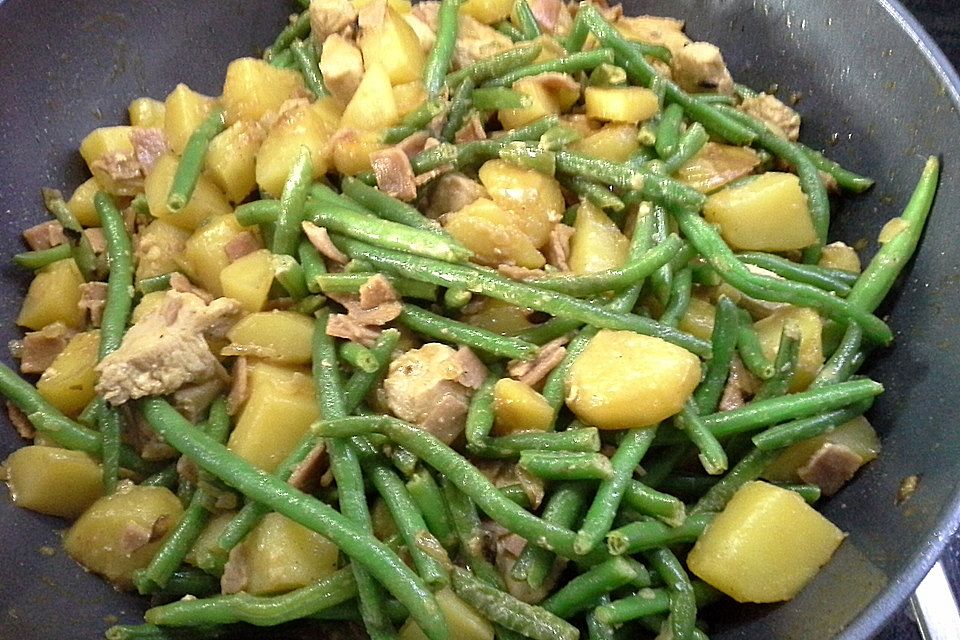 Leichte Bauernpfanne mit Hähnchenbrust