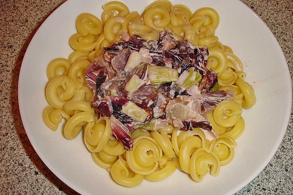 Pasta mit Radicchio - Sahnesauce