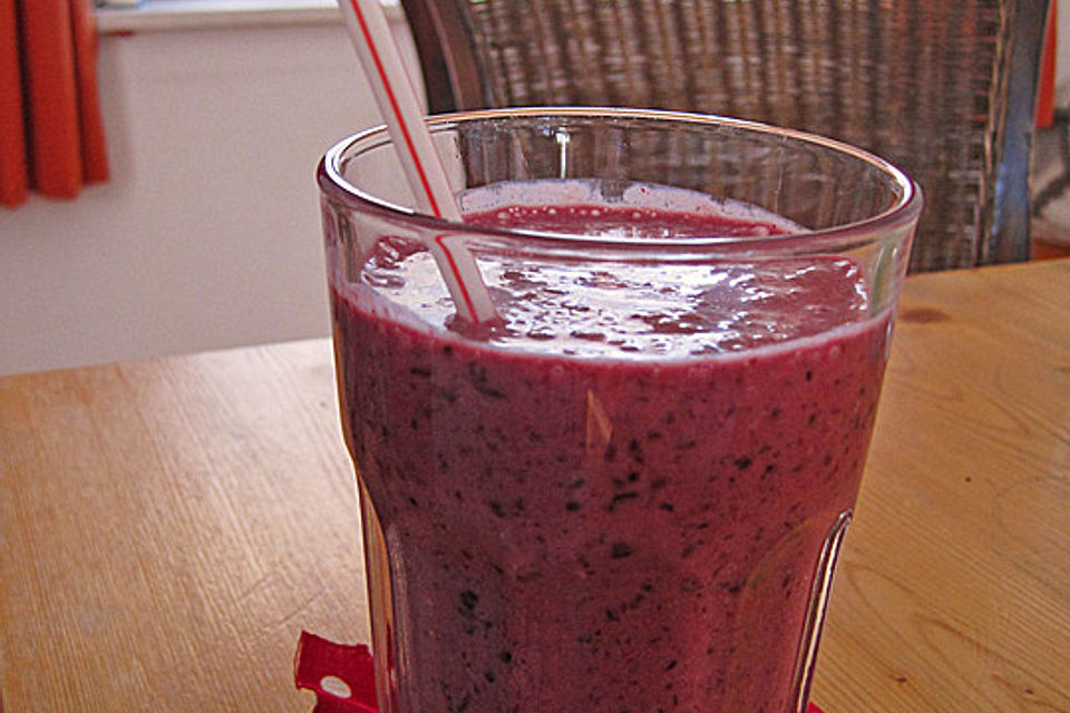 Sommerlicher Früchtesmoothie