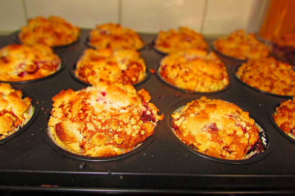 Raspberry Crumble Cupcakes