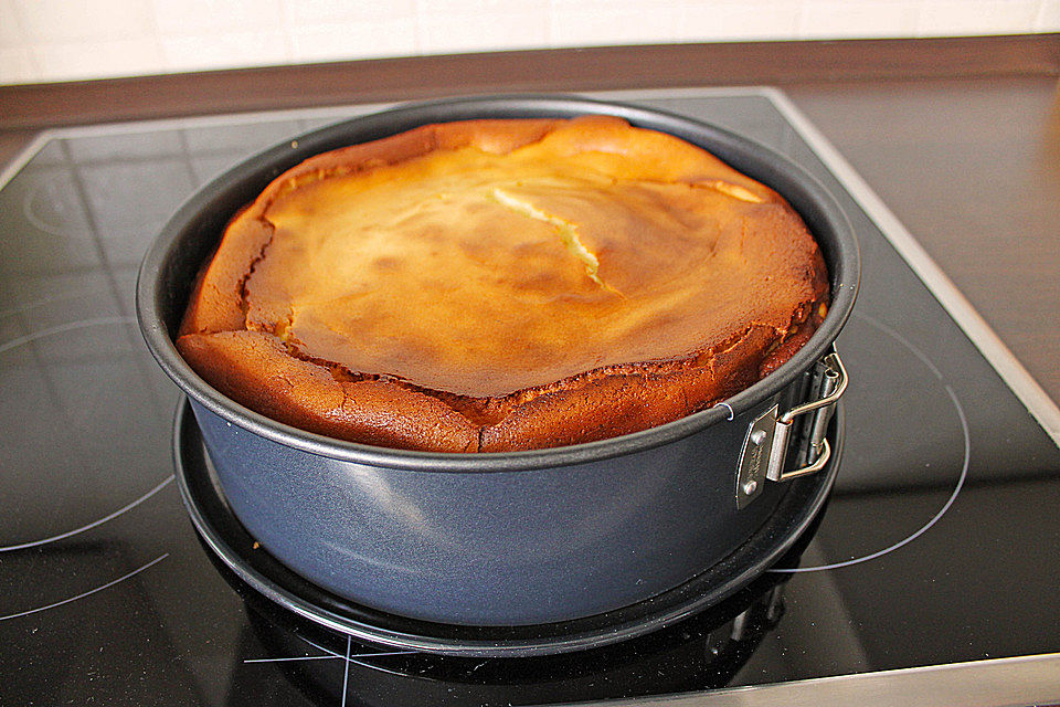 Cremiger Käsekuchen mit Früchten