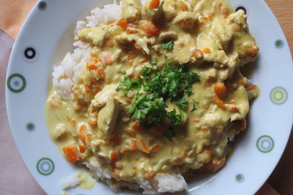 Asiatisches Curryhuhn in Erdnusssauce