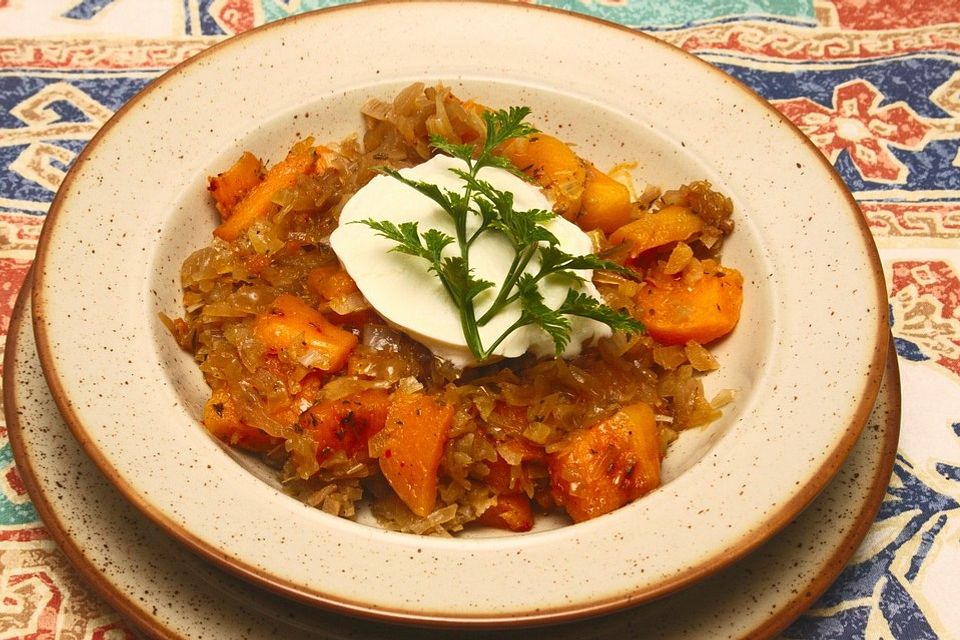 Würzige Kürbis-Sauerkraut-Pfanne