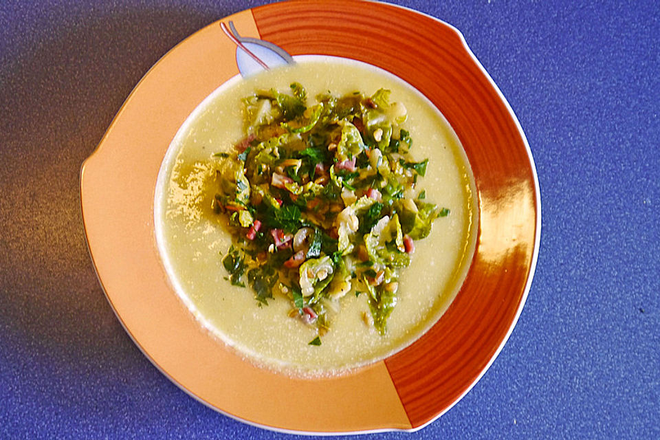 Rosenkohlsuppe mit Einlage