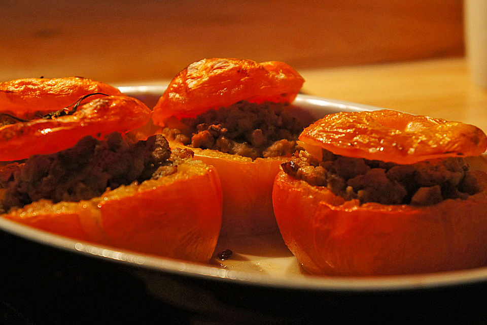 Gefüllte Tomaten mit Hackfleisch