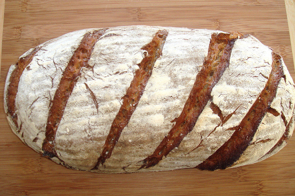 Krustiges Roggenbrot