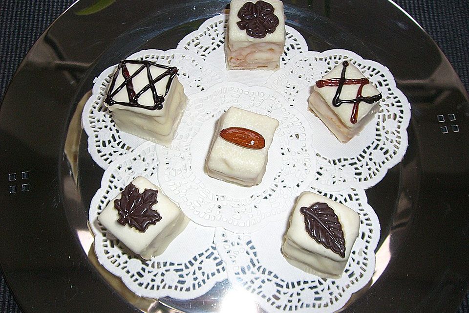 Marzipan-Baumkuchen-Petits Fours