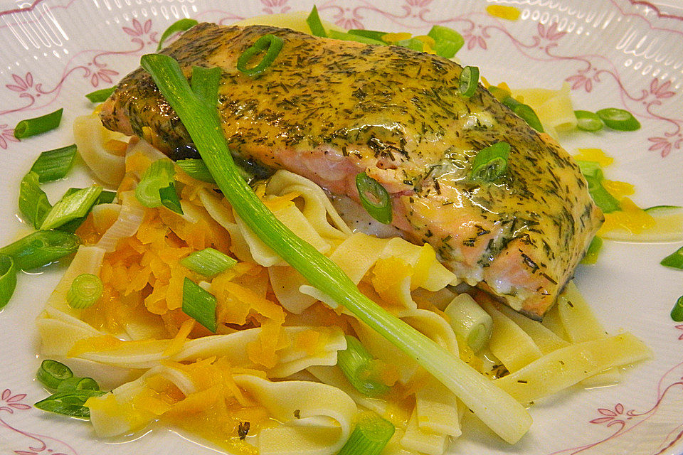 Lachs  in Senfmarinade mit Gemüsenudeln