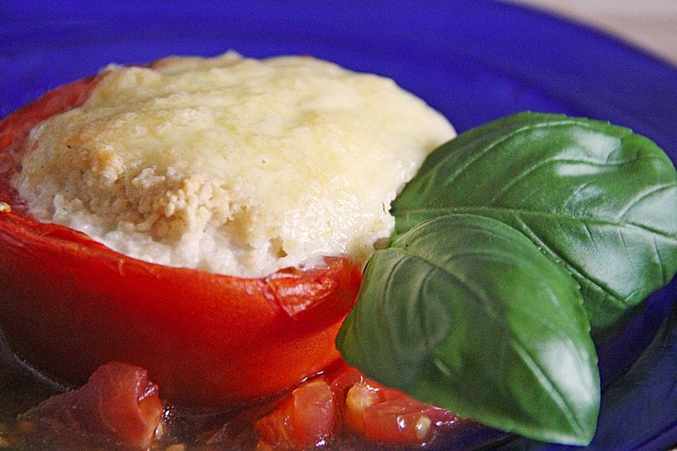 Vegetarisch gefüllte Tomaten