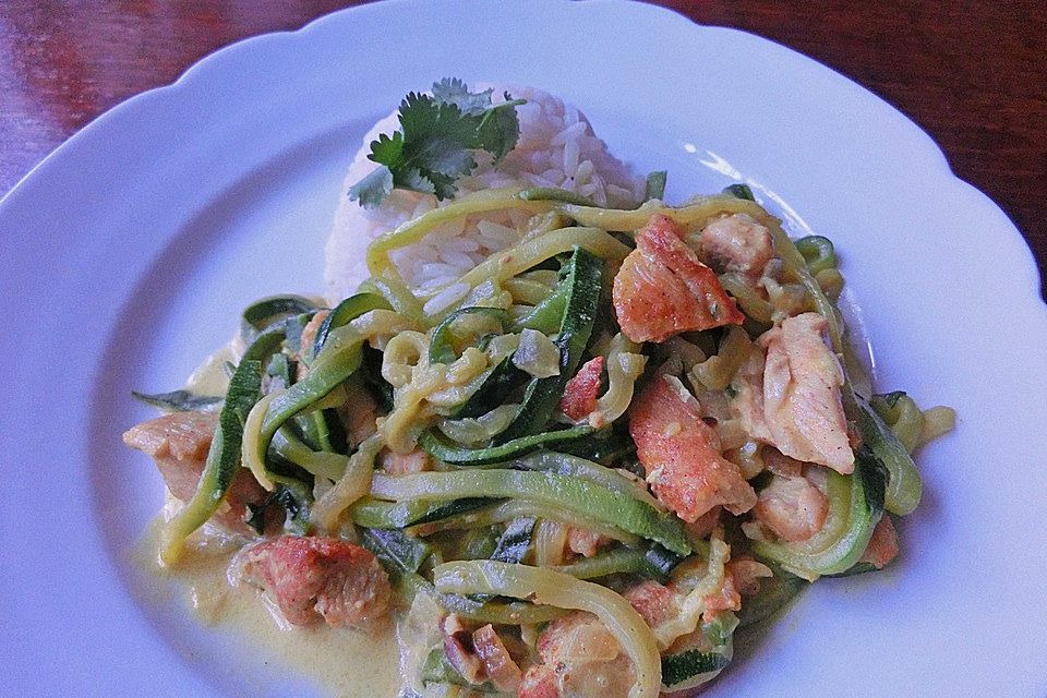 Zucchinispaghetti mit Hühnergeschnetzeltem