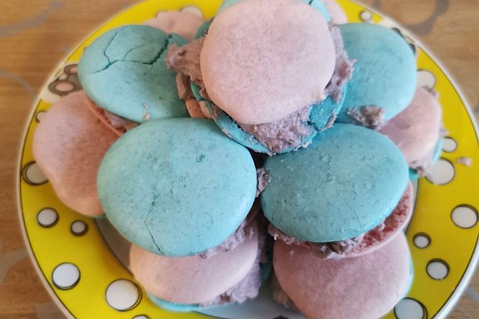 Johannisbeer-Macarons