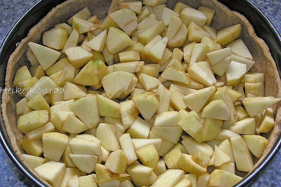 Apfelkuchen mit Zimt - Sahnehaube