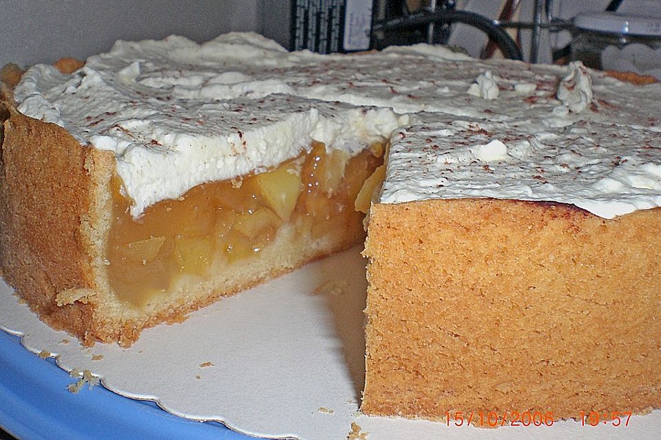 Apfelkuchen mit Zimt - Sahnehaube