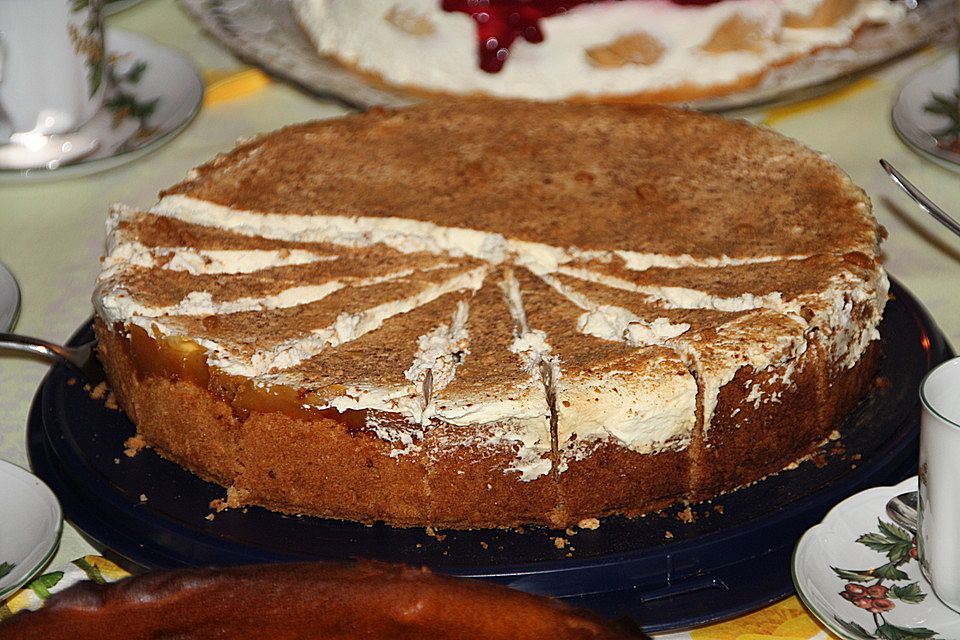 Apfelkuchen mit Zimt - Sahnehaube