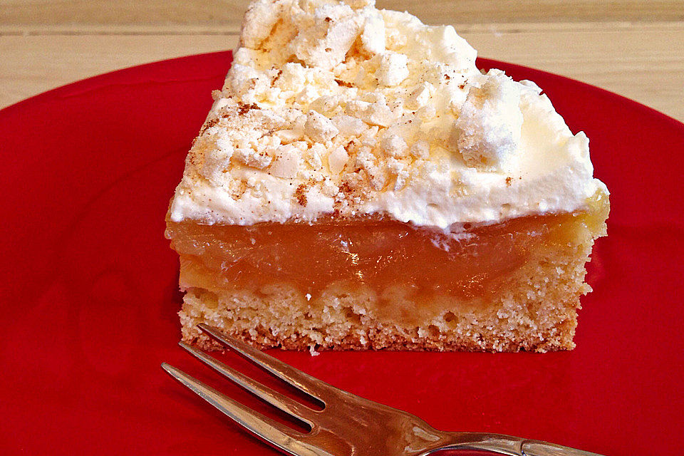 Apfelkuchen mit Zimt - Sahnehaube