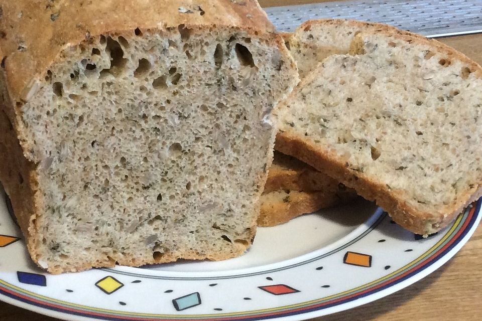 Dinkel-Bärlauchbrot mit Sonnenblumenkernen