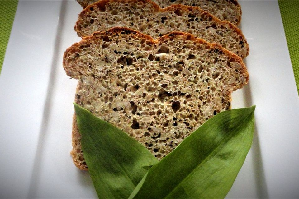 Dinkel-Bärlauchbrot mit Sonnenblumenkernen