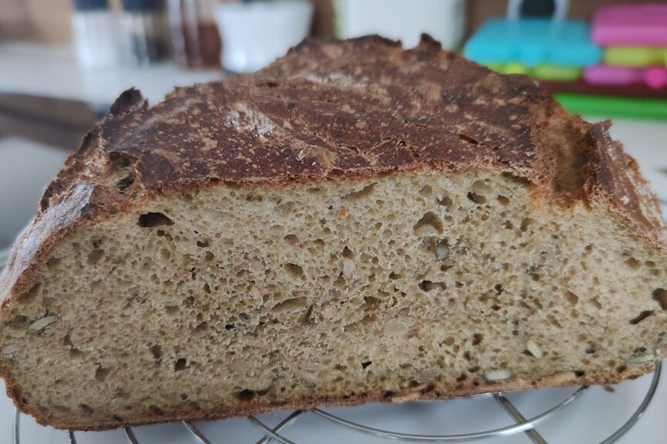 Dinkel-Bärlauchbrot mit Sonnenblumenkernen