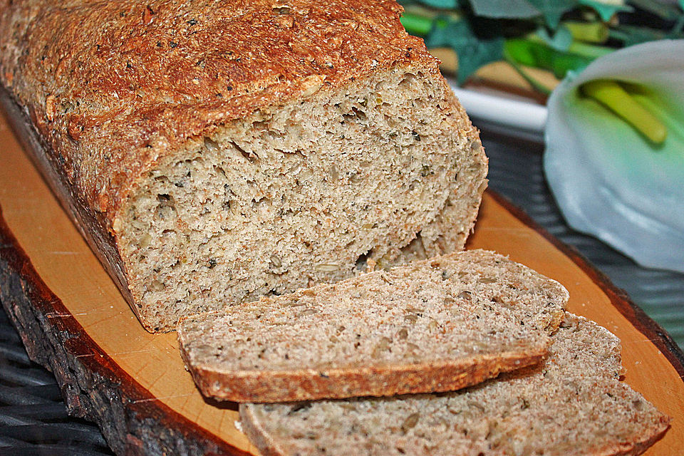 Dinkel-Bärlauchbrot mit Sonnenblumenkernen