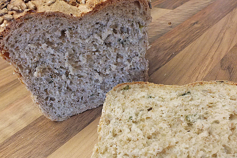 Dinkel-Bärlauchbrot mit Sonnenblumenkernen