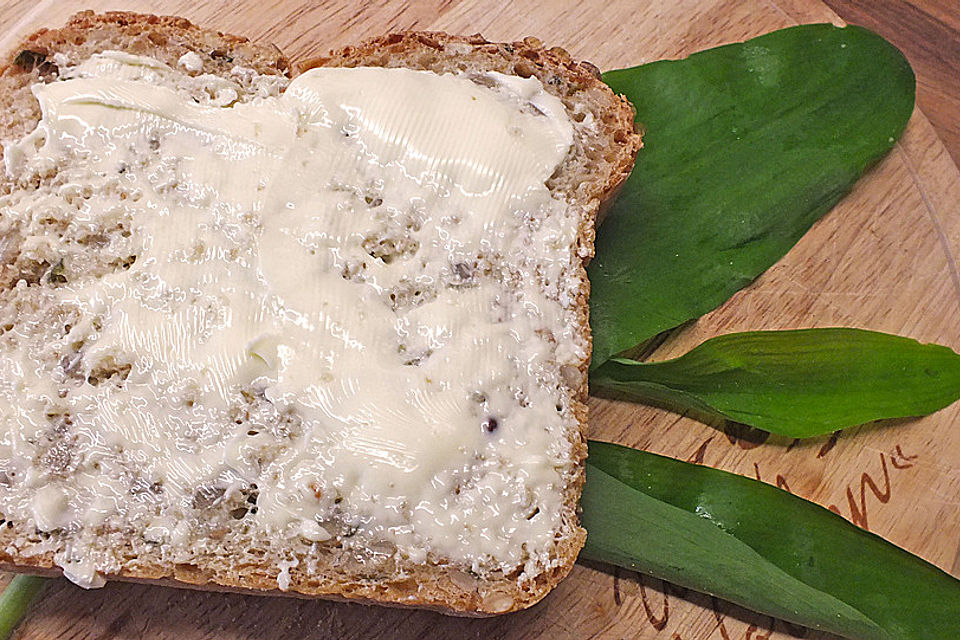 Dinkel-Bärlauchbrot mit Sonnenblumenkernen