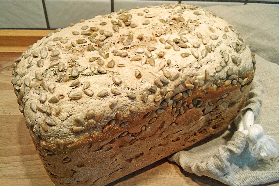 Dinkel-Bärlauchbrot mit Sonnenblumenkernen