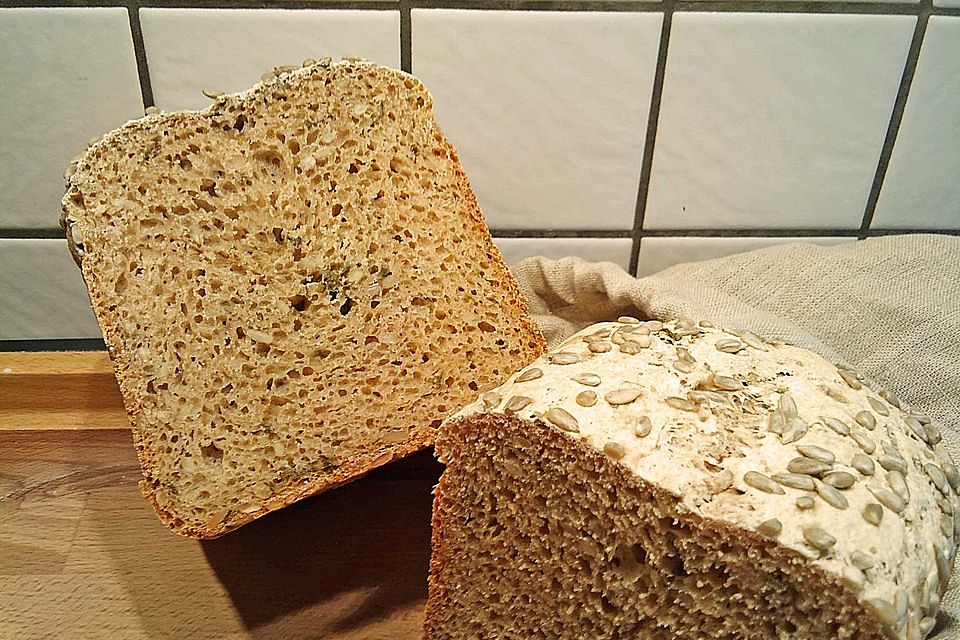 Dinkel-Bärlauchbrot mit Sonnenblumenkernen