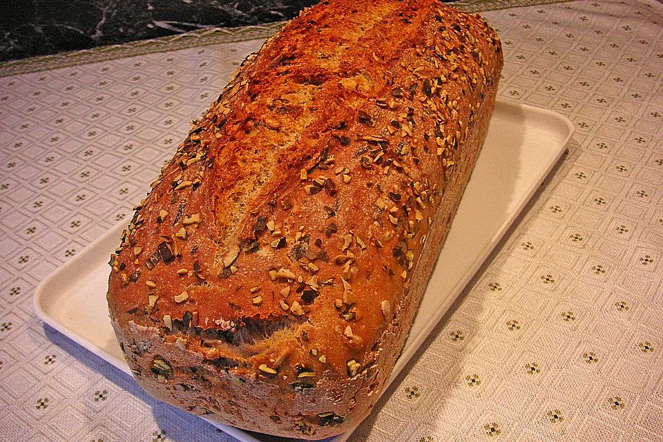 Dinkel-Bärlauchbrot mit Sonnenblumenkernen