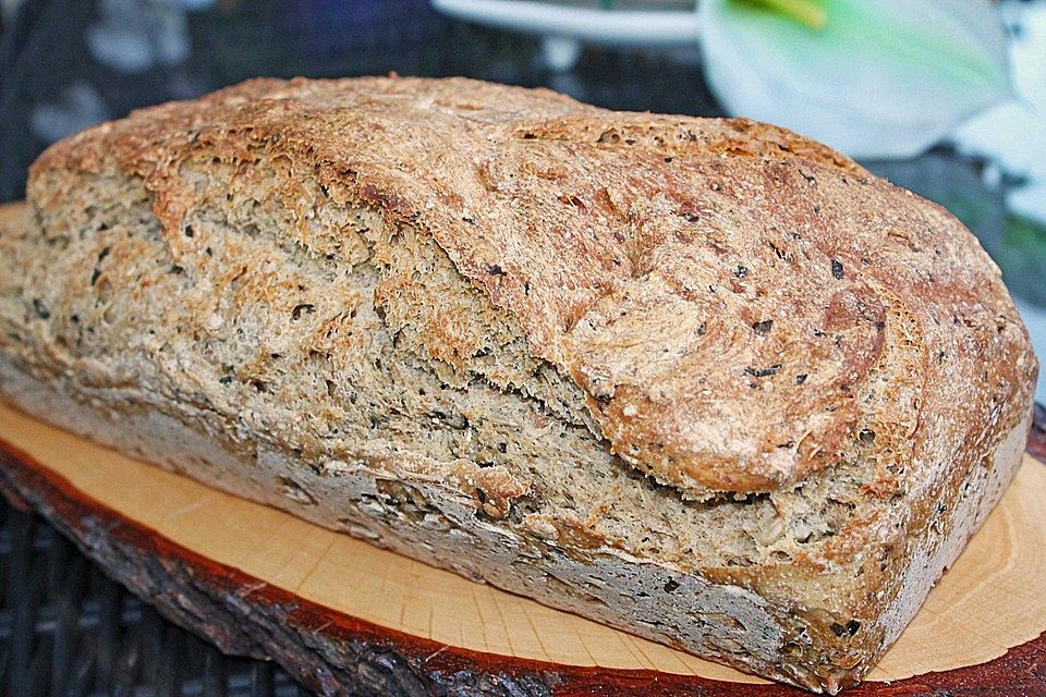 Dinkel-Bärlauchbrot mit Sonnenblumenkernen