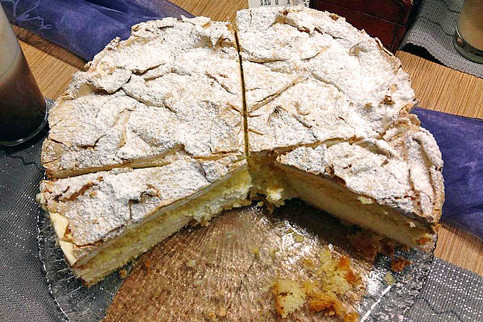 Zitronencreme-Torte mit Baiserhaube