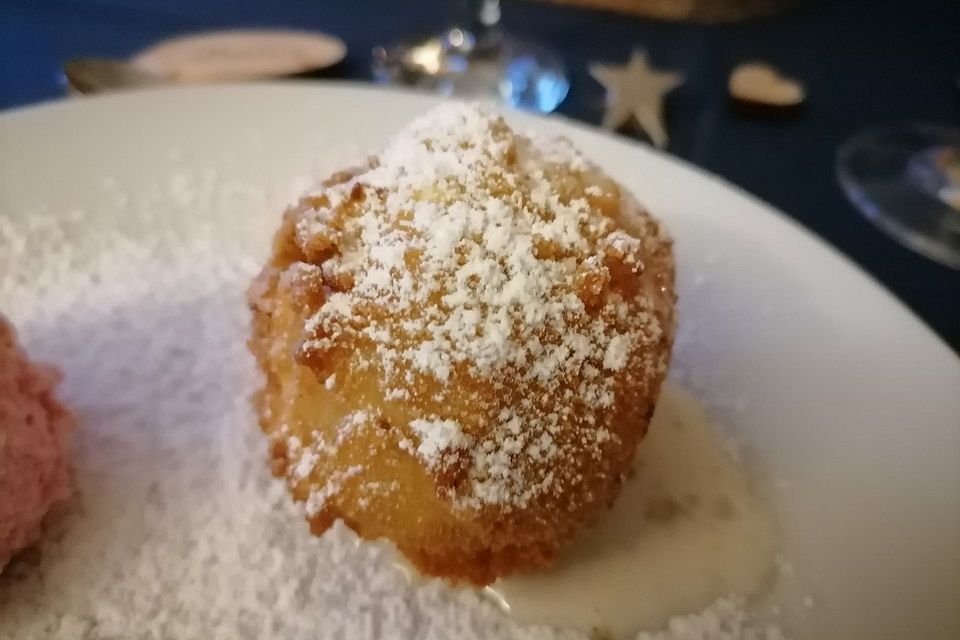 Gebackenes Eis mit Erdbeersauce