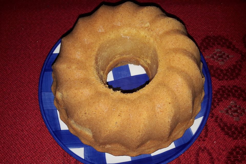 Mausis schneller, saftiger Eierlikörkuchen